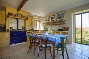 Elcombe Barn_Kitchen- click for photo gallery
